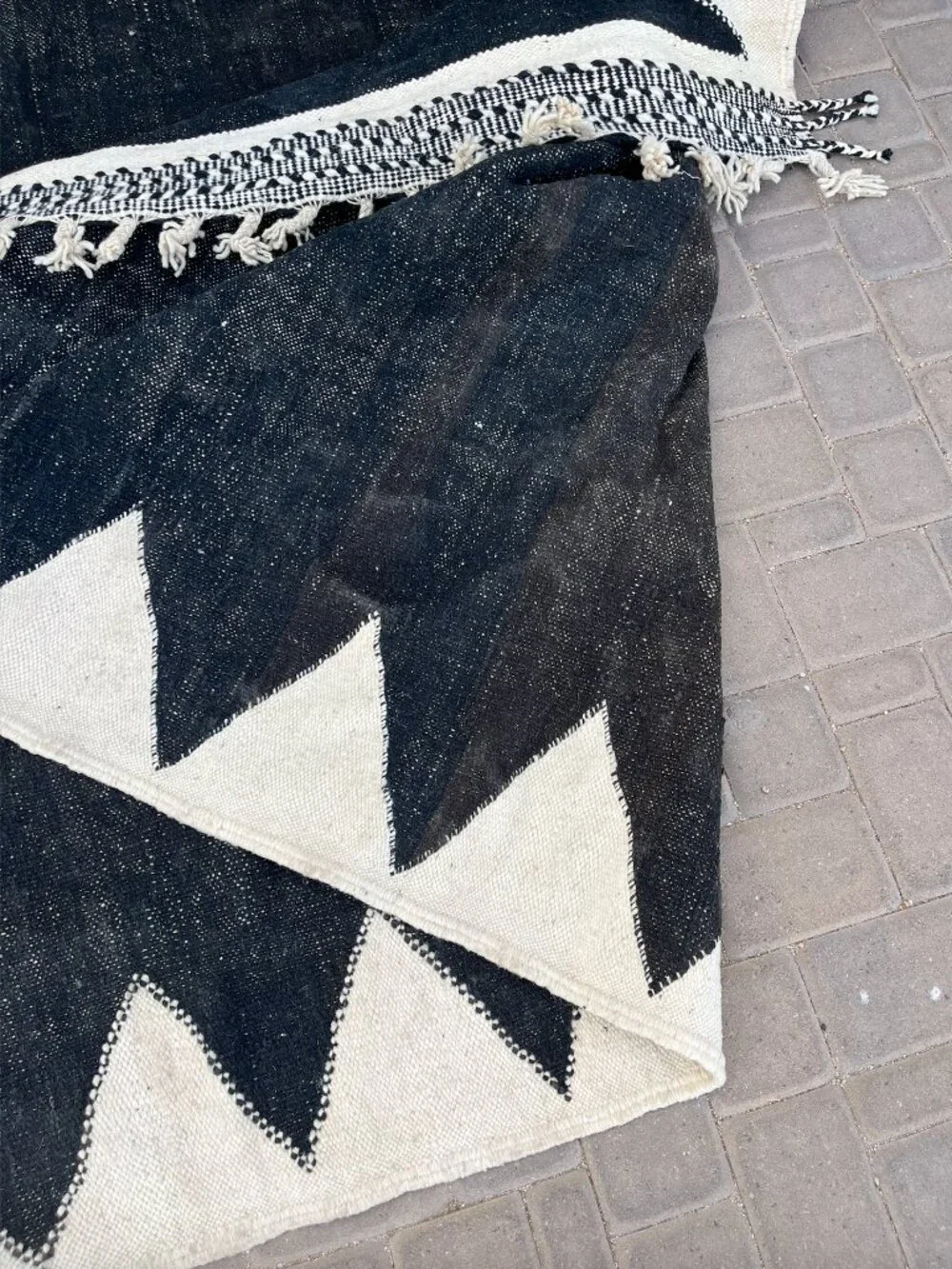 Handmade Moroccan Kilim rug - Picture 3 of 8